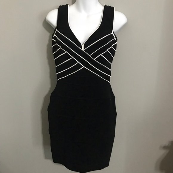 Tadashi Shoji Dresses & Skirts - Tadashi Vintage Black & White Fitted Sexy Dress